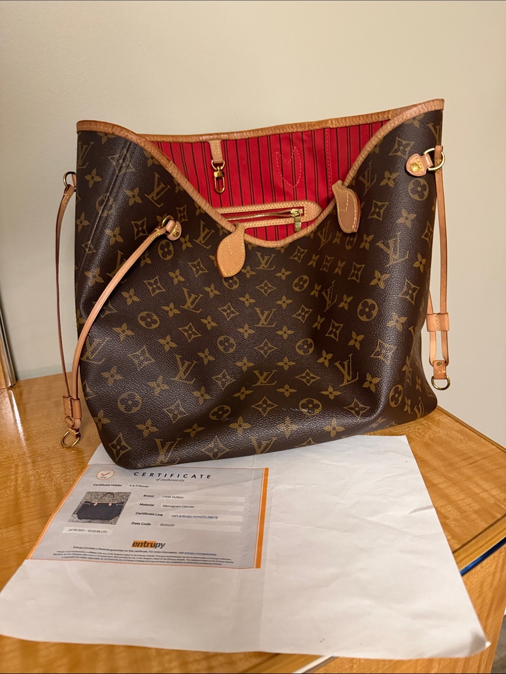 Authentic Louis Vuitton Monogram Canvas Tote with Tan Trim - Picture 2 of 11